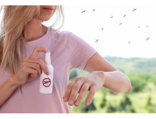 Boj s komáry: Co prozrazuje věda o účinnost esenciálních olejů?