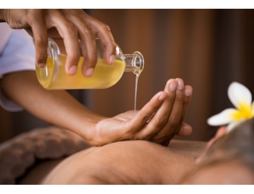 Relaxační masáže: Nejlepší esenciální oleje pro dokonalý odpočinek
