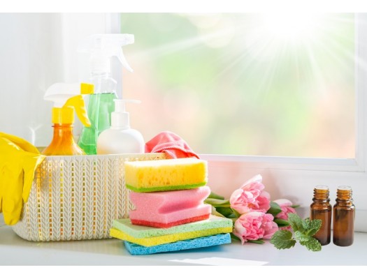 Zářivě čistý domov bez chemikálií: Esenciální oleje v domácích čisticích prostředcích