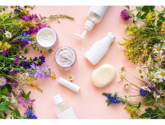 Esenciální oleje v kosmetice: Recepty na přírodní krémy, balzámy a pleťové masky